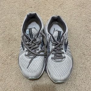 Brooks Adrenaline 8 wide